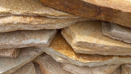 Плитняк златолит жёлтый золотистый для отмостки купить в Мурманске