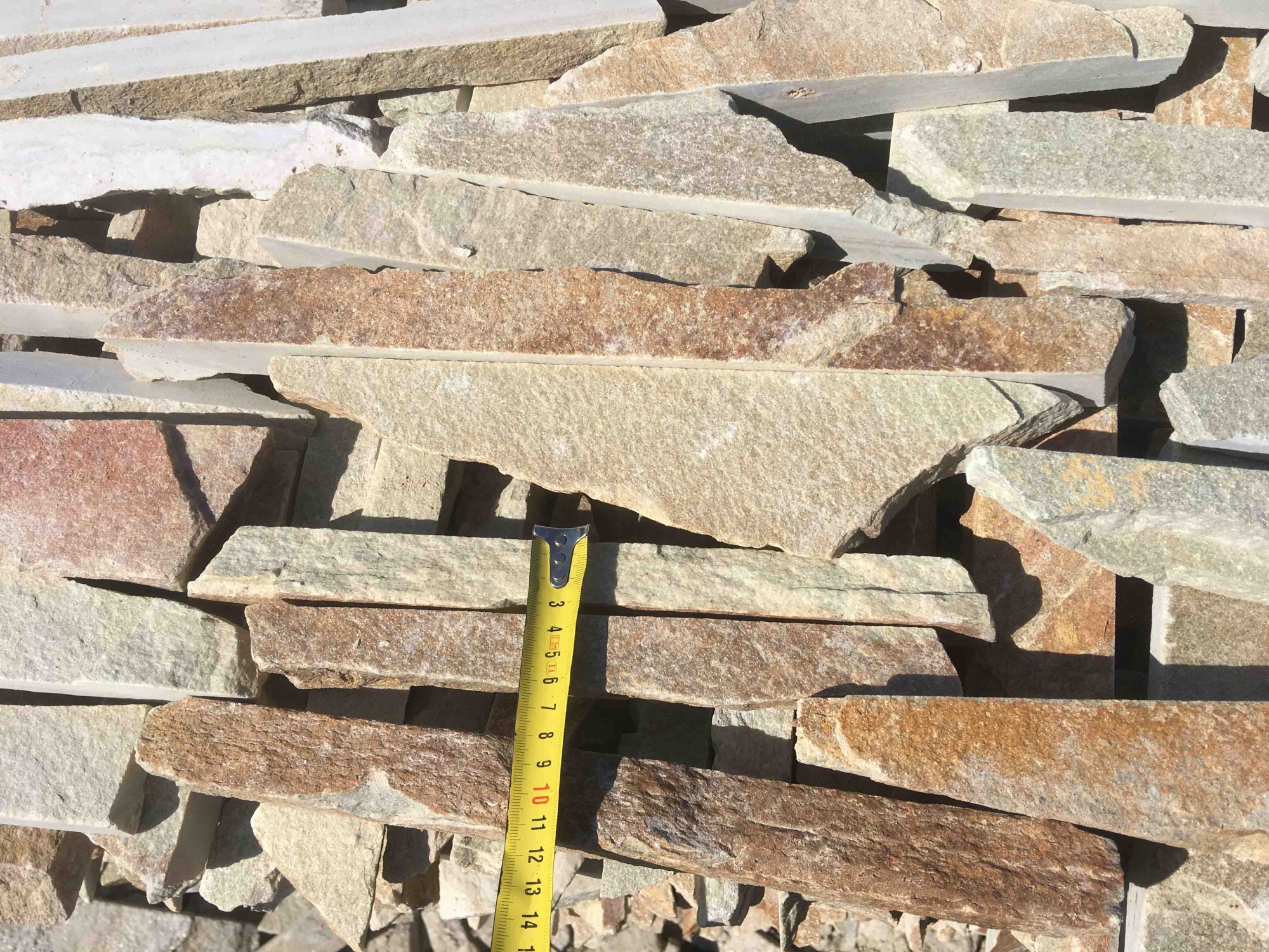 Горбушка златолит золотистый для облицовки купить в Мурманске