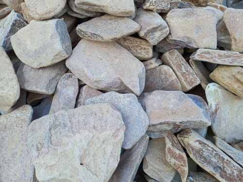 Златолит жёлтый, жёлто-зелёный глыбки и валуны для ланшафтного дизайна купить в Мурманске