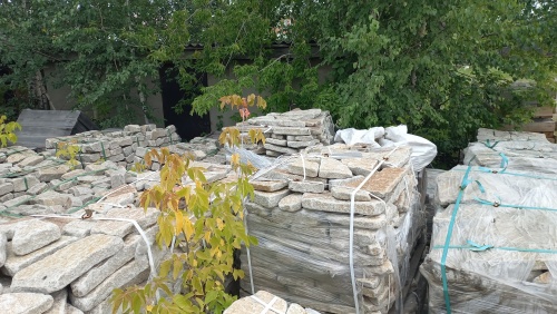 Плитняк галтованный гранитный для ландшафтного дизайна купить в Мурманске