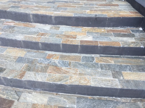 Плитка из Златолита Уральского для лестницы купить в Мурманске