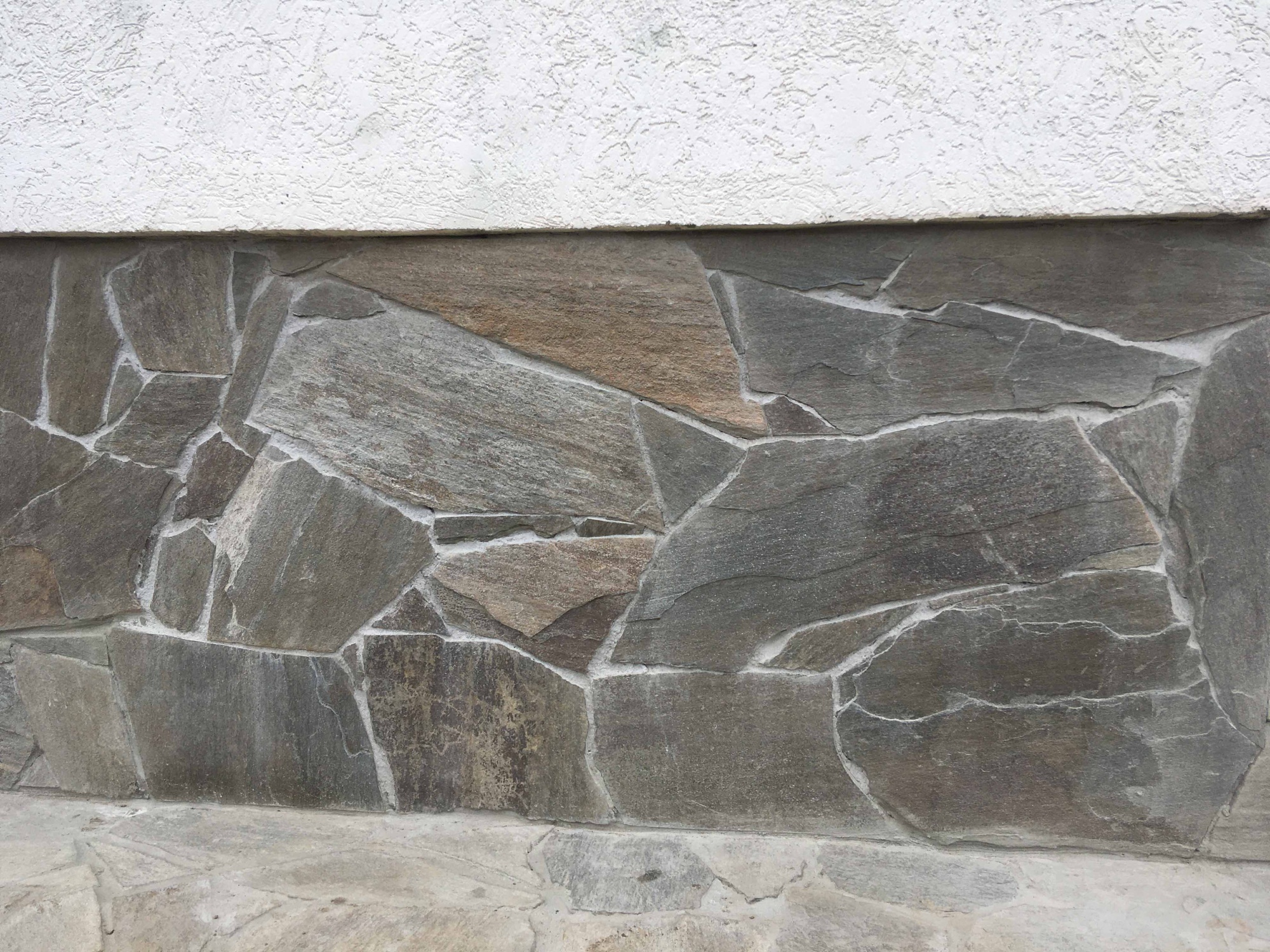 Плитняк златолит Уральский для цоколя, отмостки купить в Мурманске