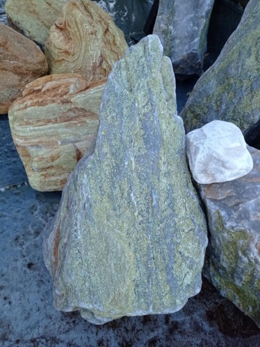 Златолит жёлтый, жёлто-зелёный глыбки и валуны для ланшафтного дизайна купить в Мурманске