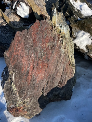 Ландшафтные глыбы красно-фиолетовые 200-1000 килограмм купить в Мурманске