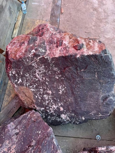 Камни для ландшафтного дизайна красно-фиолетовые 10-60 килограмм купить в Мурманске