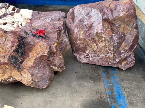 Ландшафтные глыбы красно-фиолетовые 200-1000 килограмм купить в Мурманске