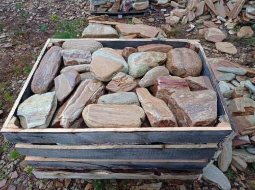 Златолит жёлтый, жёлто-зелёный глыбки и валуны для ланшафтного дизайна купить в Мурманске