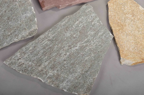 Плитняк златолит Уральский для цоколя, отмостки купить в Мурманске