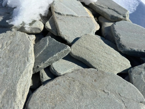 Плитняк златолит зелёный галтованный для цоколя купить в Мурманске