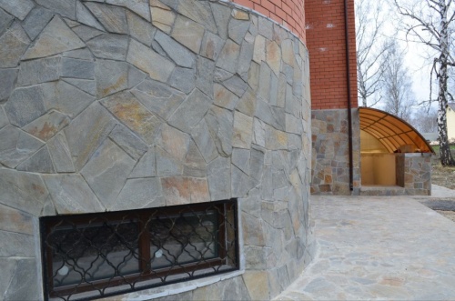 Плитняк златолит Уральский для цоколя, отмостки купить в Мурманске